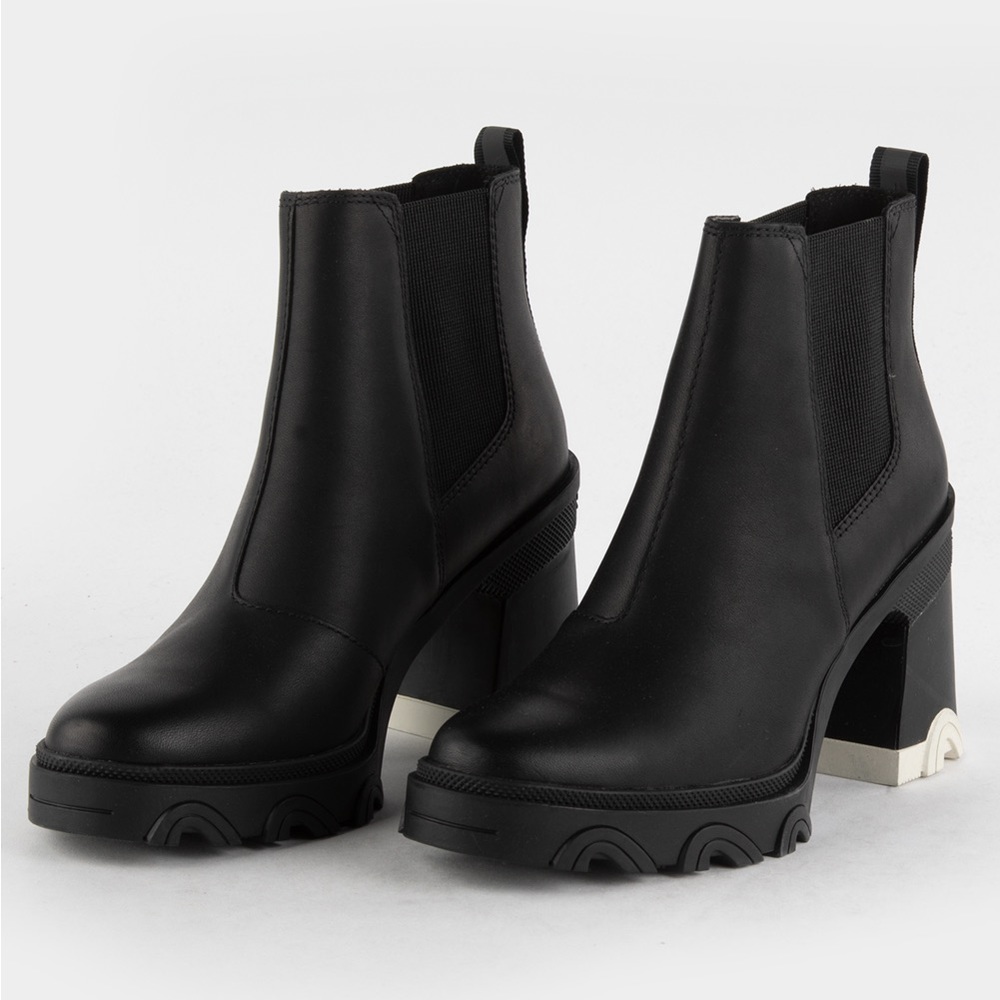 Sorel Brex Heel White and Black Chelsea Bootie Wms Size 8